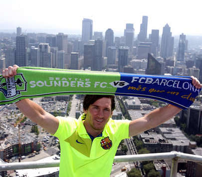 Lionel Messi at Seattle's Space Needle (courtesy FCB/Sounders FC/SUM)