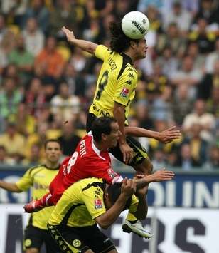 Nelson Valdez wollte mit dem BVB gegen Köln hoch hinaus (firo)