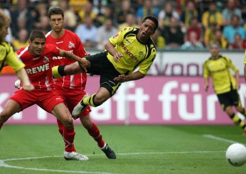Rassig gings zu im Signal-Iduna-Park zwischen den Dortmundern und Kölnern (firo)