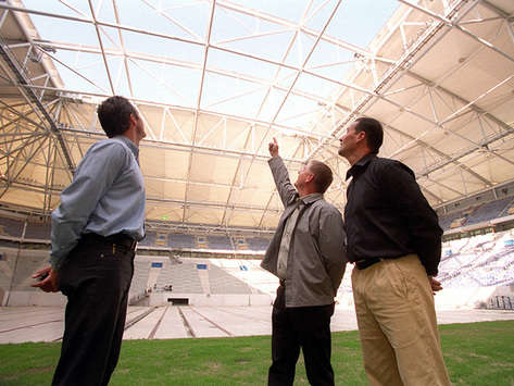 Huub Stevens und Johan de Kock beim Bau der Arena AufSchalke (Goal.com)