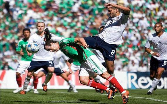 Gerardo Torrado - Clint Dempsey - Mexico-USA (Mexsport)