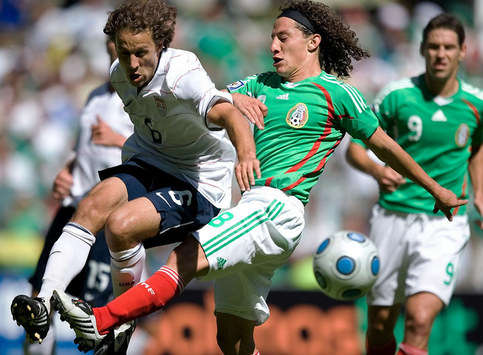 Andres Guardado - Steve Cherundolo - Mexico-USA (Mexsport)