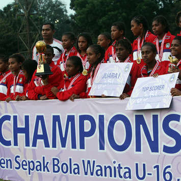 Tim Putri Papua Barat - Juara Turnamen Sepakbola Wanita U-16 (GOAL.com / Dhedhe D.)