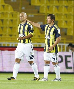 Turkcell Süper Lig: Alex de Souza & Emre Belözoğlu (Fenerbahçe) (fenerbahce.org)