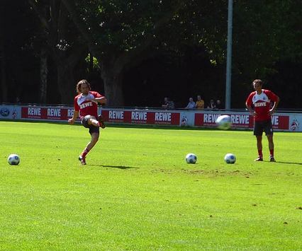 Die Portugiesen Petit & Maniche schieben nach dem Training noch eine Sonderschicht (Zymolka/Goal.com)
