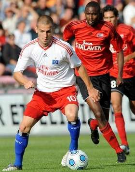 Europa League : Mladen Petric (Hambourg) vs Mustapha Diallo (Guingamp)