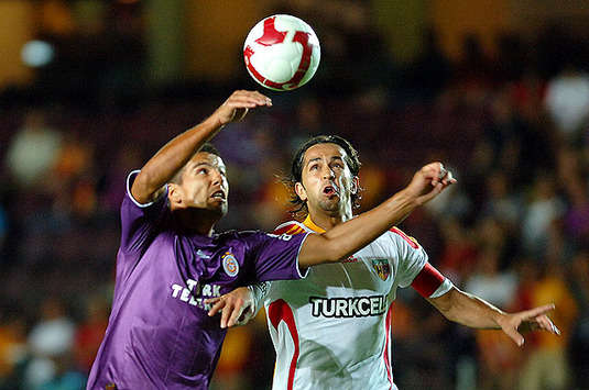 Turkcell Süper Lig: Milan Baros (Galatasaray) - Ali Turan (Kayserispor) (galatasaray.org)