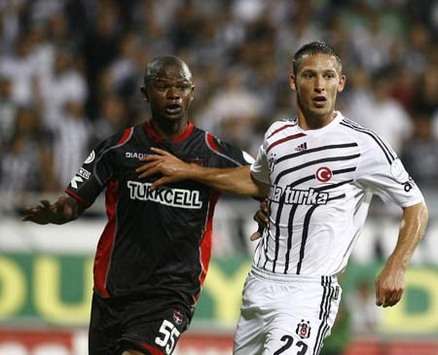 Filip Holosko (Besiktas)-Julio Cesar Correira (Gaziantepspor) (bjk.com.tr)
