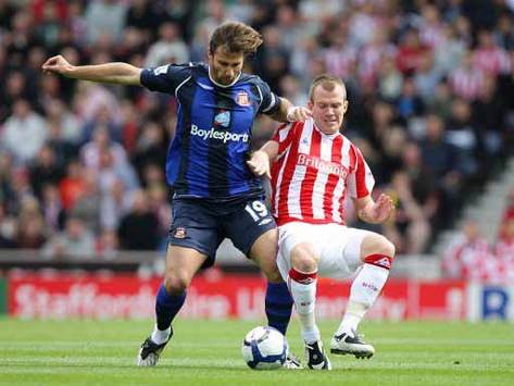 EPL: Lorik Cana - Glenn Whelan, Stoke City v Sunderland (PA)