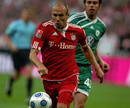 Bundesliga: FC Bayern München - VfL Wolfsburg, Arjen Robben glänzt bei seinem Debüt (firo)
