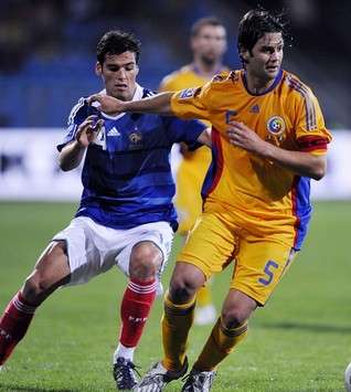 Yoann Gourcuff (France) vs Christian Chivu (Romania)