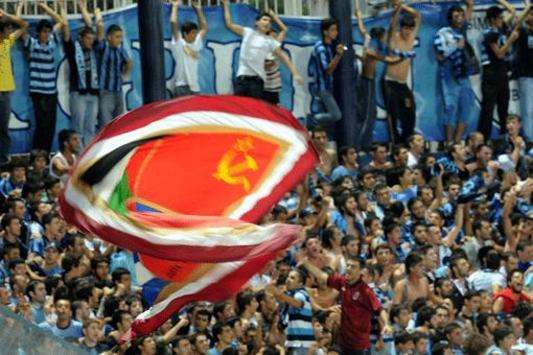 Adana'da oynanan Adana Demirspor - Livorno dostluk maçında tribünlerden bir kare (Radikal)