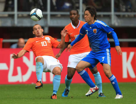 Friendly: Wesley Snejider - Yasuhito Endo, Holland - Japan (PA)