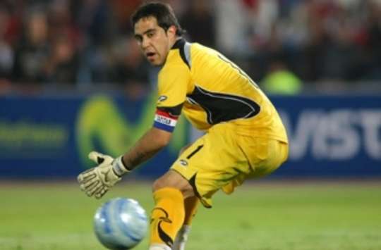 Claudio Bravo - Chile (latercera)