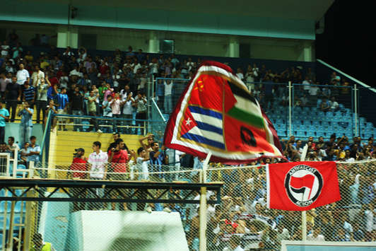 Adana Demirspor - Livorno maçı esnasından tribünlerden bir görüntü (Photo: Ali Güler, Goal.com)