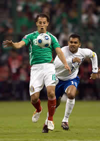 Andres Guardado - Amado Guevara - Mexico-Honduras (Mexsport)