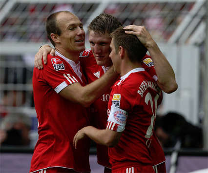 Bundesliga: Borussia Dortmund  - FC Bayern München, Schweinsteiger, Robben, Lahm (firo)