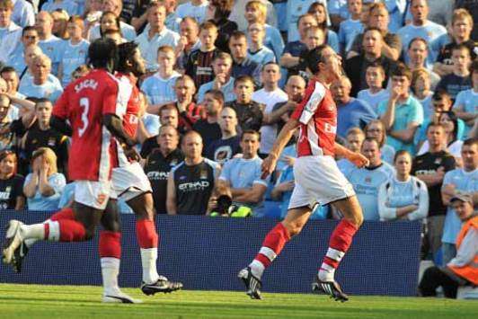 EPL: Robin van Persie, Manchester City - Arsenal (PA)
