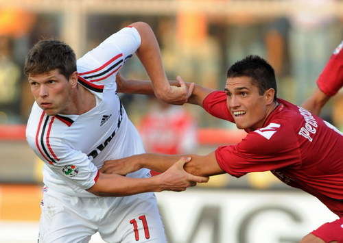 Serie A, Livorno-Milan: Huntelaar, Perticone (Foto Grazia Neri)