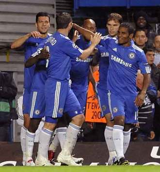 Şampiyonlar Ligi: Nicolas Anelka ve takım arkadaşlarının gol sevinci (Chelsea) (PA)