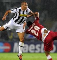 Fabio Cannavaro of Juventus clashes with Marouane Chamakh of Bordeaux