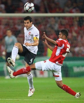 CL: Mehdi Gonzalez - Francesc Fabregas, Standard Liege - Arsenal (PA)