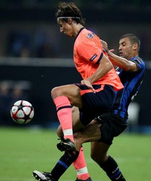 Şampiyonlar Ligi: Zlatan Ibrahimovic (Barcelona) - Javier Zanetti (Inter Mlan) (PA)