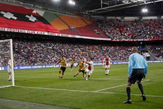 EL: Ajax - Timisoara, der fünfte Schiedsrichter (foto PRO SHOTS)