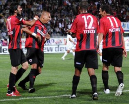 Turkcell Süper Lig: Gençlerbirliği oyuncularının gol sevinci (genclerbirligi.org.tr)