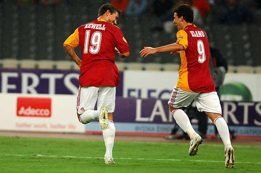 UEFA Avrupa Ligi: Harry Kewell ve Elano Blumer (Galatasaray) (galatasaray.org)
