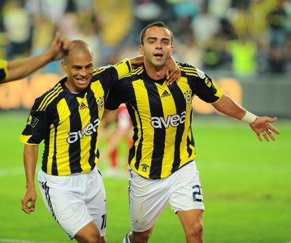 Cristian Oliveira Baroni (Fenerbahce) - Wout Brama (Twente) (fenerbahce.org)