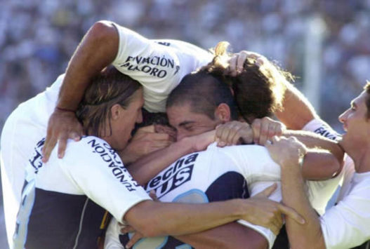 Jugadores celebran la victoria - Gimnasia de la Plata