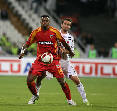 Turkcell Süper Lig: Tomas Sivok (Beşiktaş) - Ariza Makukula (Kayserispor) (bjk.com.tr)