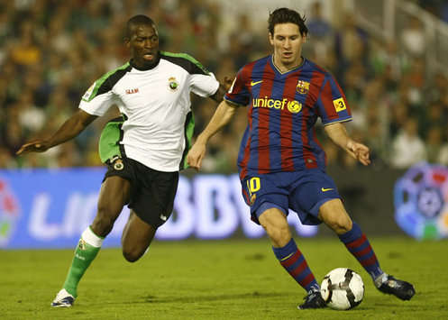İspanya: Diop (Racing Santander) - Messi (Barcelona) (MARCA)