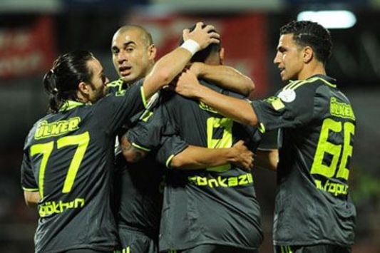 Turkcell Süper Lig: Fenerbahçeli oyuncuların gol sevinci (fenerbahce.org)