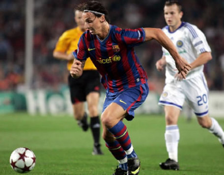 Barcelona star Zlatan Ibrahimovic zips past Dynamo's Gusev (Marca)