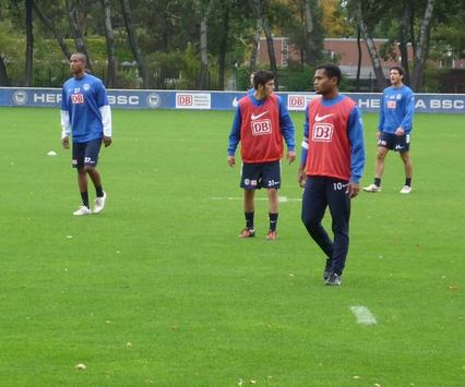 Fanol Perdedaj, Raffael und Gojko Kacar beim Hertha-Training (Duchateau/Goal.com)