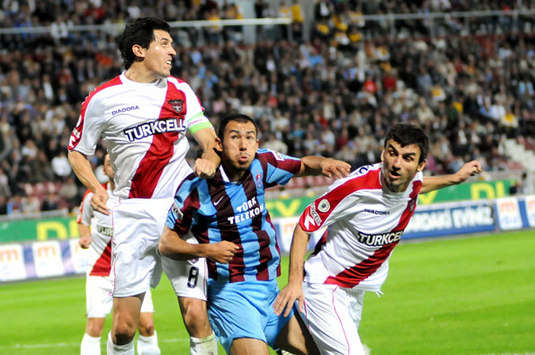 Turkcell Süper Lig: Umut Bulut (Trabzonspor) - Zurita (Gaziantepspor) (trabzonspor.org.tr)