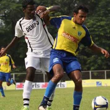 I League: Dempo's Anthony Pereira and Mumbai FC's Nelson Cardozo (Mango Peel)