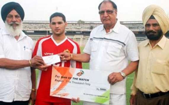 Baljit Singh,JCT  Receiving the Cheque(Mango peel)