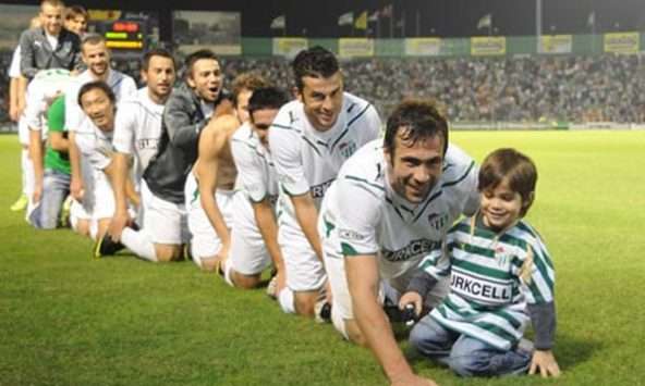 Turkcell Süper Lig: Bursasporlu oyunculardan gol sonrası 'Timsah Yürüyüşü' (bursaspor.org.tr)