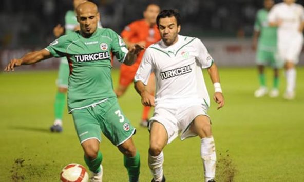 Turkcell Süper Lig: Volkan Şen (Bursaspor) - Bessam Abbas (Diyarbakırspor) (bursaspor.org.tr)