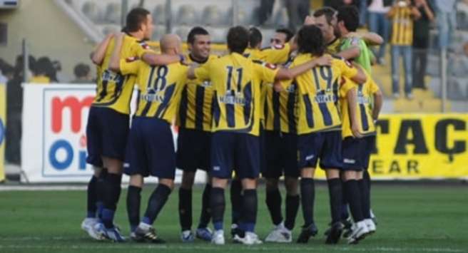 Turkcell Süper Lig: Ankaragücü futbolcularının Galatasaray galibiyeti sonrası Ankara havalı galibiyet sevinci (ankaragucu.org.tr)