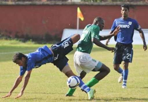 I League: Dempo's Samir Naik And Salgaocar's Ekene Ikenwa (Mango Peel)