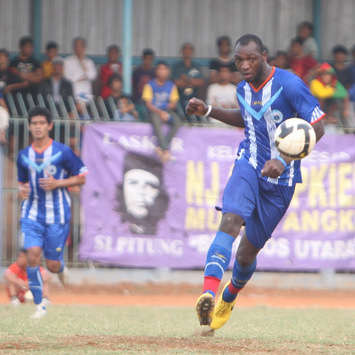 Ujicoba - Tim Persitara Jakarta(biru) VS Tim Persikabo Bogor(hijau) (GOAL.com / Dhedhe D.)