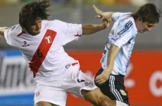 Juan Manuel Vargas-Lionel Messi - Peru-Argentina