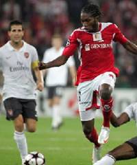 Deiudonne Mbokani, Diaby, Standard, Arsenal (MARCA) 