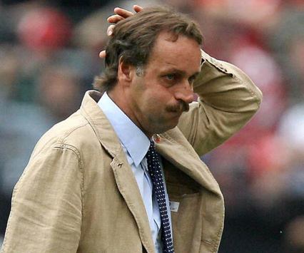 Coach Neururer buiten levensgevaar