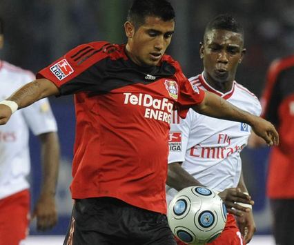 Almanya: Arturo Vidal (Bayer Leverkusen) - Eljero Elia (Hamburg) (NIGEL TREBLIN/AFP/Getty Images)