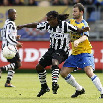 Darl Douglas vs Hans Mulder, RKC Waalwijk - Heracles Almelo (Foto PROSHOTS)